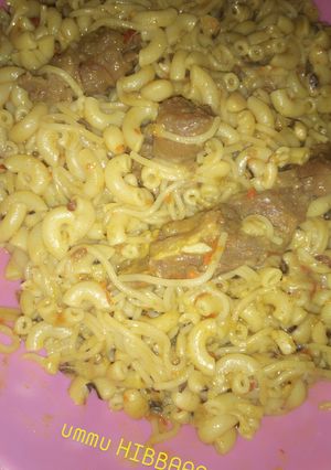 Jallof din taliya da macaroni hade da wake ainihin hoton girkin