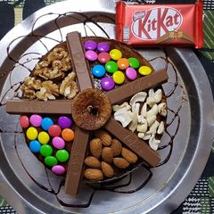 A picture of Kit kat cake.