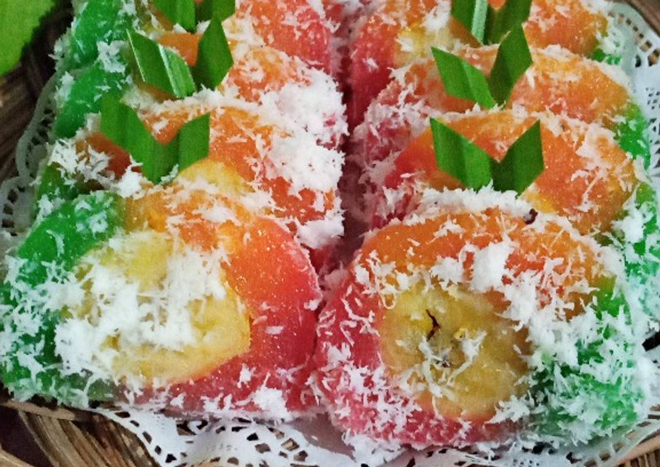 Kue Mata Roda Pelangi