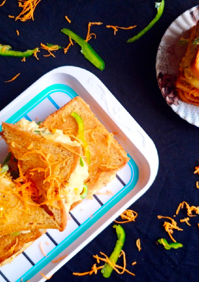चीज़ी कॉर्न एंड कैप्सिकम सैंडविच (Cheesy corn aur capsicum sandwich recipe in hindi) रेसिपी मुख्य फोटो