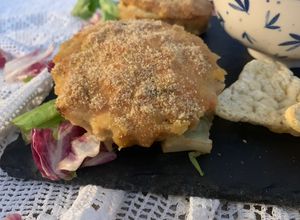 Foto di Crostatine di lonza al forno, farcite con zucchina scamorza affumicata e formaggio grattugiato