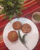 Crispy Sabudana tikki made with leftover sabudana khichdi and falahari chutney