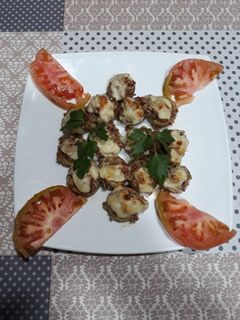 Una foto de Champiñones rellenos de jamón