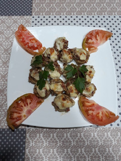 Una foto de Champiñones rellenos de jamón