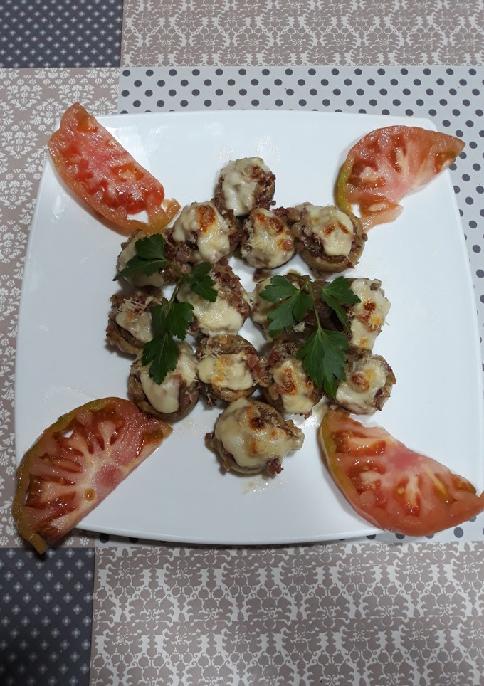 Una foto de Champiñones rellenos de jamón