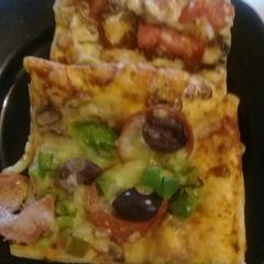 A picture of Olives pizza.