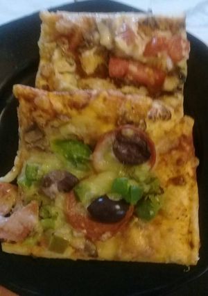 A picture of Olives pizza.