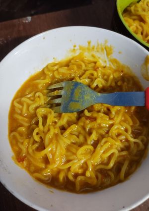 সেজোয়ান ম্যাগি(Schezwan maggi recipe in Bengali) রেসিপির প্রধান ছবি