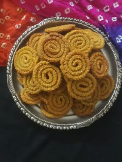 गेहूँ के आटे की चकली (gehu ke atte ki chakli recipe in Hindi) रेसिपी मुख्य फोटो