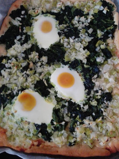 Una foto de Pizza con verdura y huevo (Thermomix)
