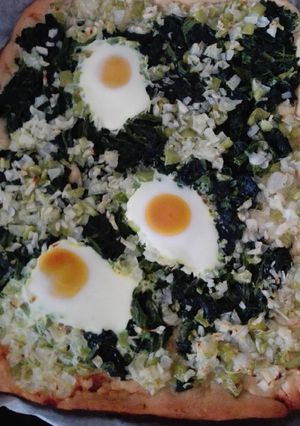 Una foto de Pizza con verdura y huevo (Thermomix)
