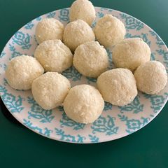 A picture of Praanhaara (bengali sweet).