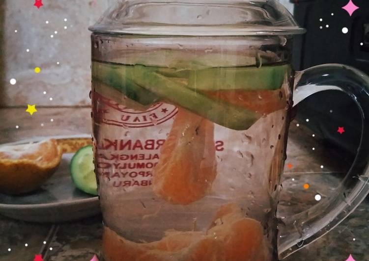 Bagaimana Memasak Infused Water Jeruk dan Timun Anti Gagal