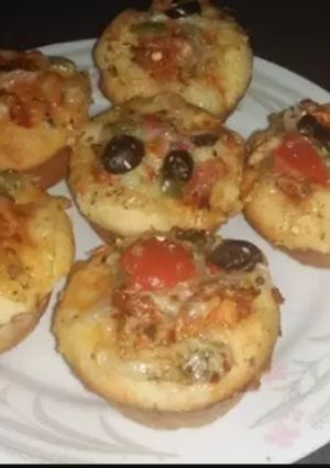A picture of Pizza muffins.