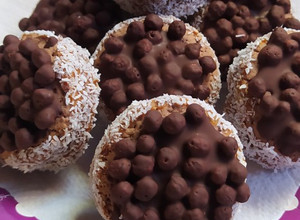 Una foto de Alfajores De Maizena Chocolate Y Quinoa