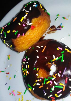 A picture of Chocolate donuts.