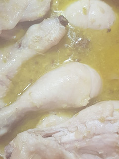 Una foto de Jamoncitos de pollo en salsa