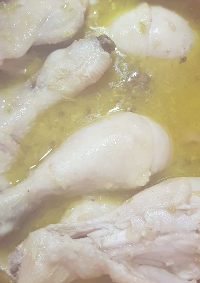 Una foto de Jamoncitos de pollo en salsa