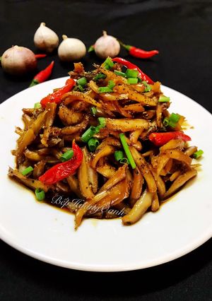 Hình của món Cá Cơm Kho Tiêu.