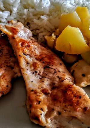 Trópusi serpenyős csirkemell recept fotója