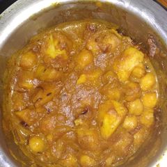 A picture of Chana masala.