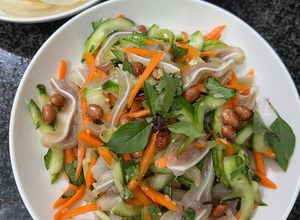 Hình của món Gỏi Dưa Leo Tai Heo Cà Rốt Vetula.