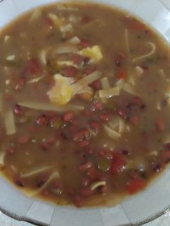 Una foto de Sopa de poroto🫘 con fideo y queso 🧀Paraguay 🇵🇾