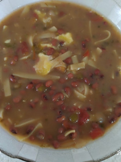 Una foto de Sopa de poroto🫘 con fideo y queso 🧀Paraguay 🇵🇾
