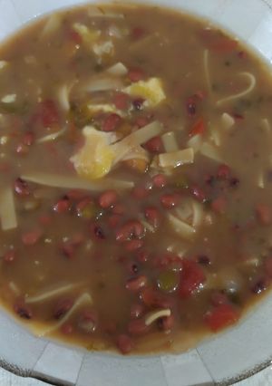 Una foto de Sopa de poroto🫘 con fideo y queso 🧀Paraguay 🇵🇾
