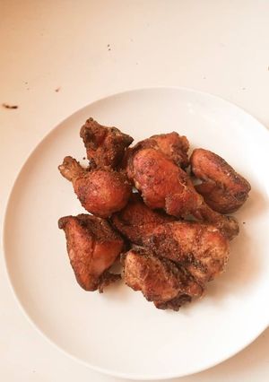 A picture of Marinated fried chicken.