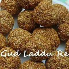 A picture of Til Gud Laddu Recipe.