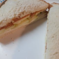 A picture of The Apple Sandwich.