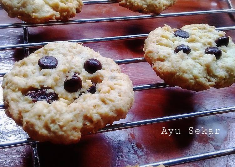 Oat Cookies with Banana, Kismis, n' choco chip