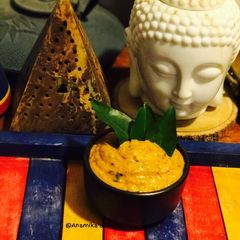 A picture of Instant Onion-Curry Leaves Chutney.