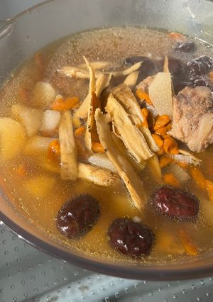 山藥黃耆紅棗排骨湯 的食譜成品照片