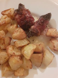 Csirkemáj baconba tekerve recept fotója