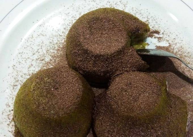 Green tea lava cake