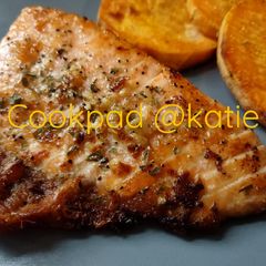 A picture of Pan Seared Salmon with Garlic Pepper.