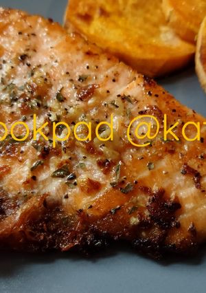A picture of Pan Seared Salmon with Garlic Pepper.