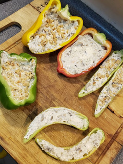 Una foto de Pimentones y ajíes rellenos 🌶️