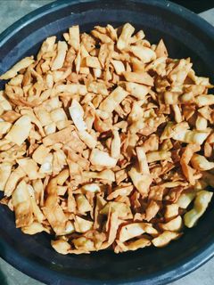 A picture of Khasta Namak Pare.