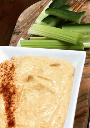 A picture of Hummus.