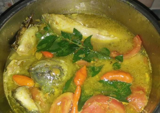 Resep Gurame Kuah Kuning Daun Kari, Bisa Manjain Lidah