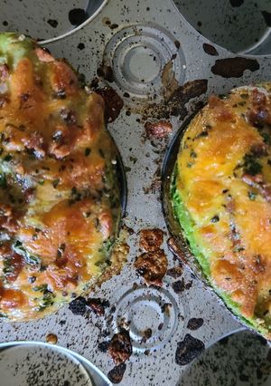 A picture of My loaded baked🥑 Avocados & 🥚eggs.