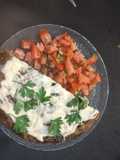 Tortilla de acelga con ensalada de tomate perejil y ajo