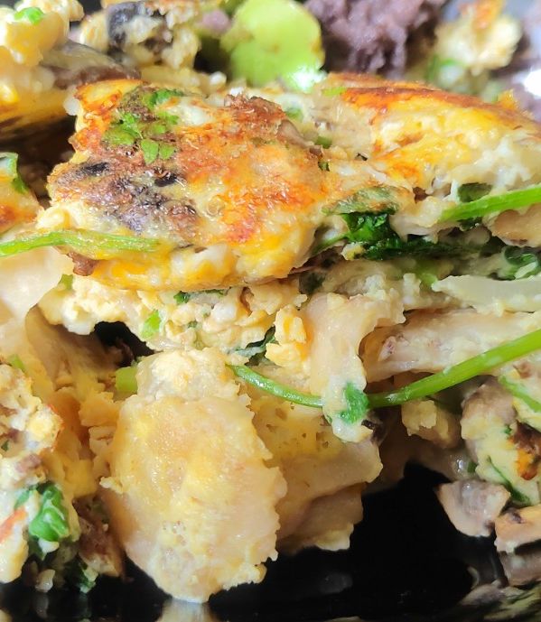 Una foto de Desayuno con Flow: Huevo Revuelto con Champiñones y Tortilla