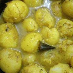 A picture of Aloo dum with samba(musambi).