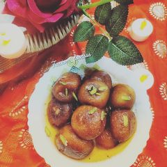 A picture of Gulab jamun.