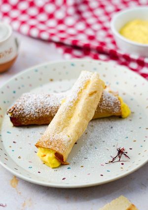 A picture of Carasau Cannoli with Saffron Cream.