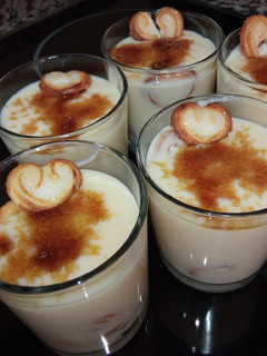 Una foto de Crema catalana con galletas